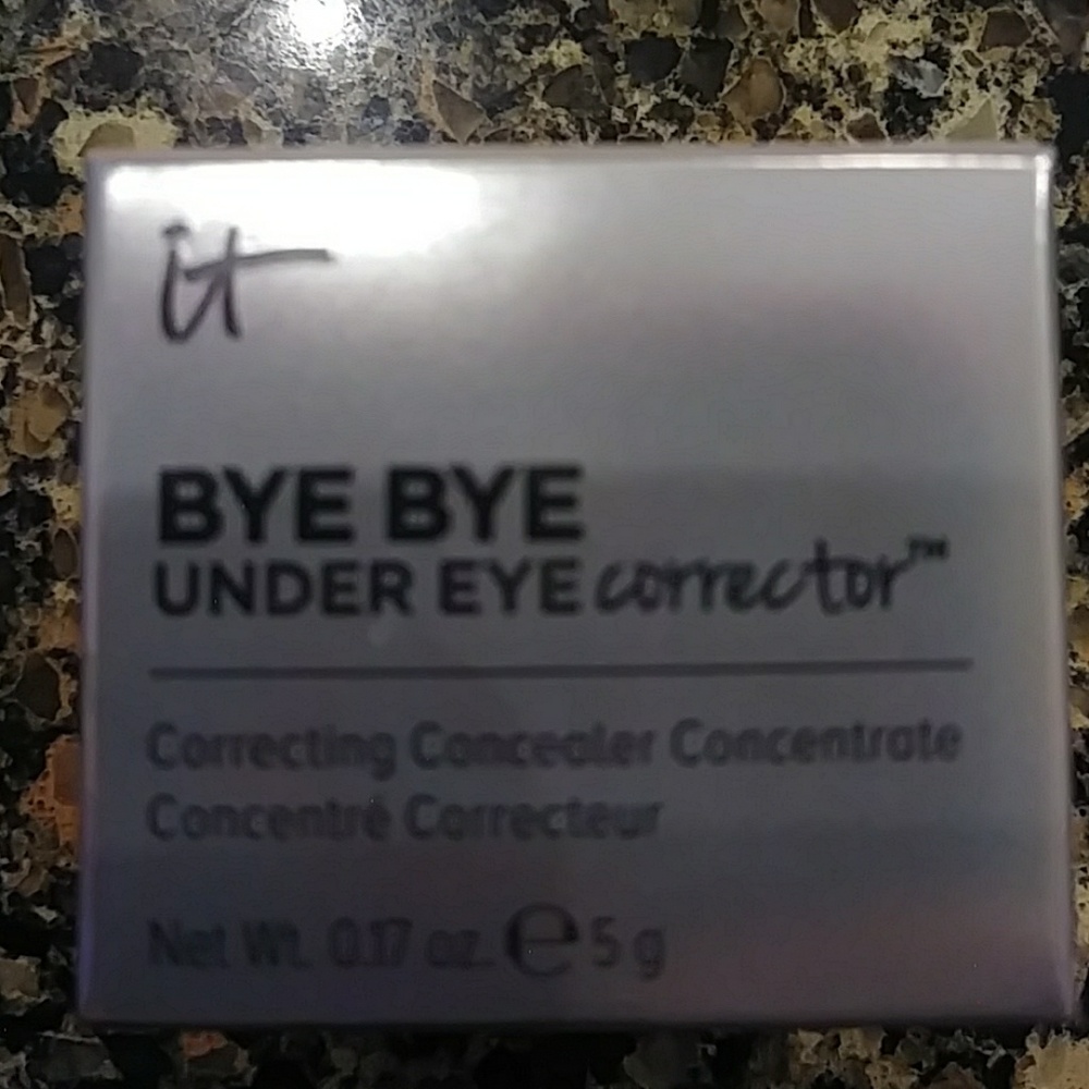 BRAND NEW it BYE BYE UNDER EYE corrector